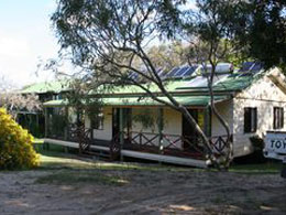 Dingos den Cottage